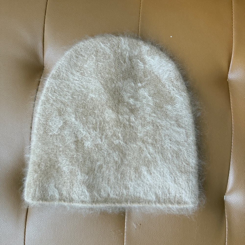 Amicale Cashmere Soft Cream Hat